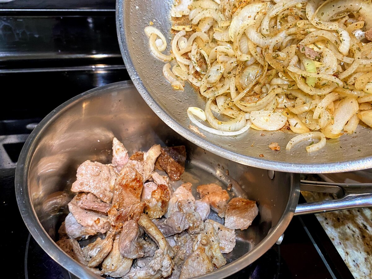 Свинина в сметано — луковом соусе рецепт. Без цвета нет вкуса.