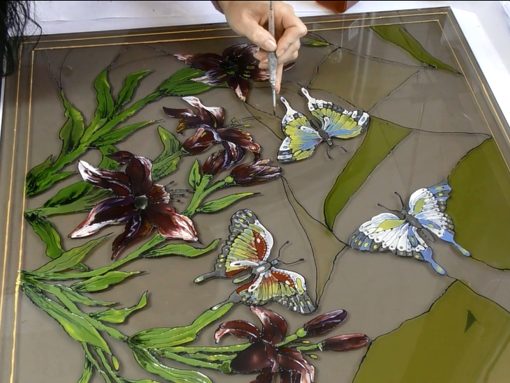 Витражная роспись стеклянной поверхности стола