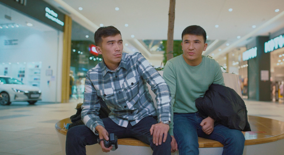 Кадр из сериала "ITтің баласы".