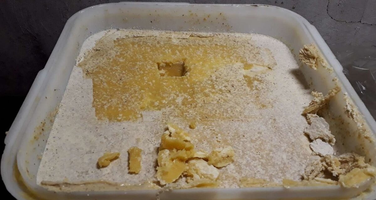 Сковырнул стамеской