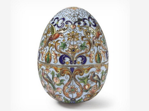 Большое пасхальное яйцо из позолоченного серебра, перегородчатой и расписной эмали, Федор Рюкерт, Москва, около 1900 г.