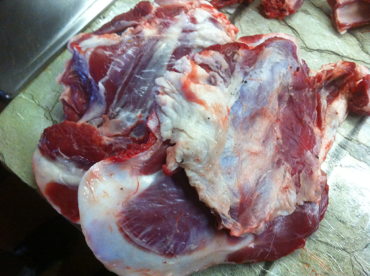 Козьи лопатки запеченные с черносливом - любимое блюдо наших детей