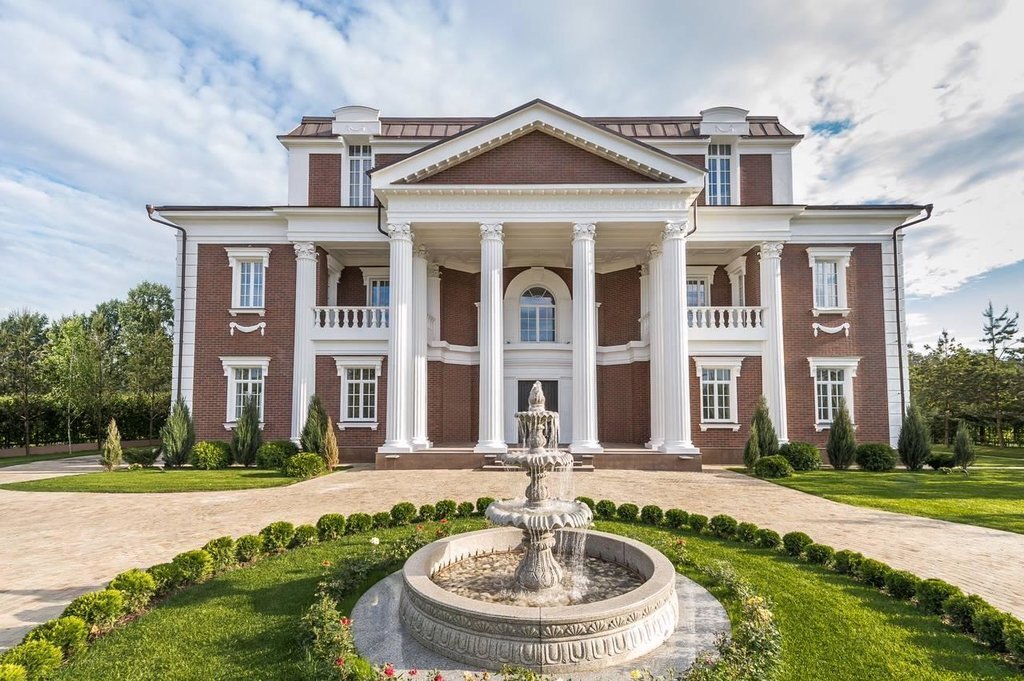 Здесь два снимка, листайте карусель.