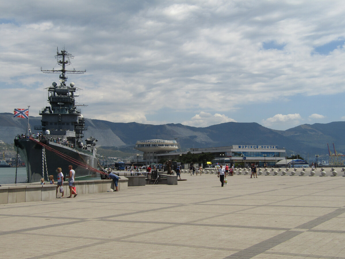 Новороссийск. Крейсер "Михаил Кутузов". Морской вокзал. 7 июля 2019