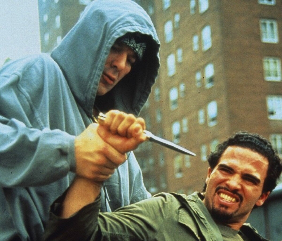 Да уж, в Бруклине пацаны играют в "ножички" гораздо жёстче, чем мы когда-то в советских дворах. 