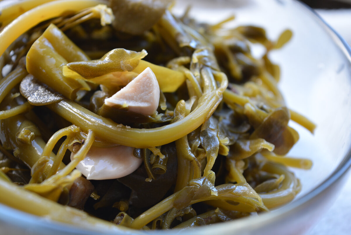 с чесночком, острым перчиком и укропчиком)