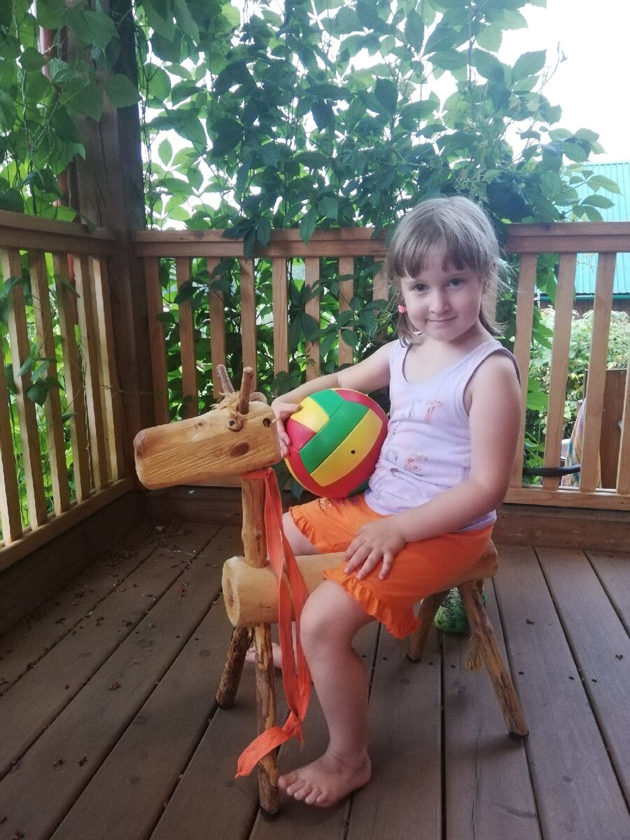 Старшая дочка Анечка на бычке. Бычка сделал мой папа.