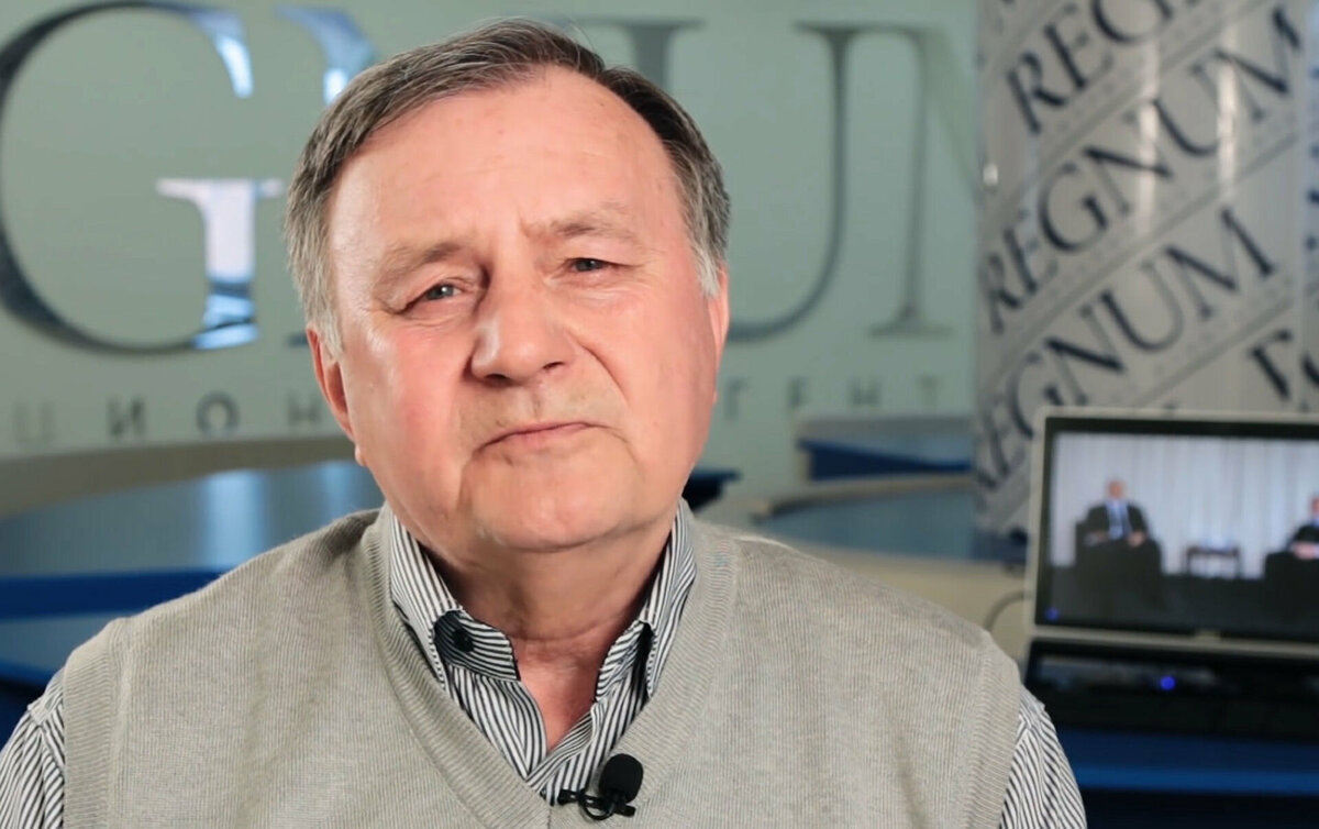 Станислав Тарасов. Шеф-редактор Восточной редакции ИА REGNUM. Окончил исторический факультет Азербайджанского государственного университета и аспирантуру Московского Государственного университета. Кандидат исторических наук. С 1979 по 1987 год работал в турецкой редакции Главной редакции вещания на Ближний Восток иновещания Гостелерадио СССР. С 1987 по 1990 год — специальный корреспондент (комментатор) Главной редакции международной жизни Центрального телевидения Гостелерадио СССР. Посещал по долгу службы государства Ближнего Востока, Европы, Азии и США. Работал в Афганистане.