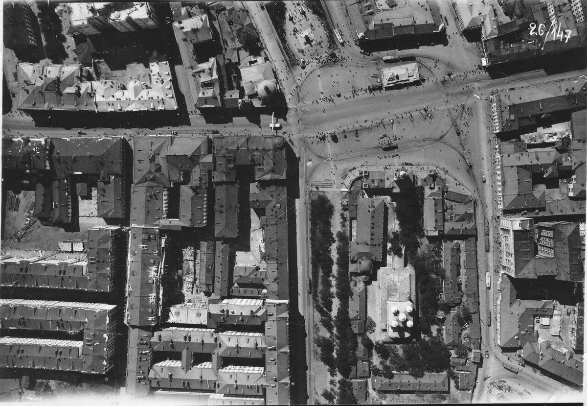 Ориентировочно -Площадь Восстания, хотя похоже на Гоголевский, м.Кропоткинская