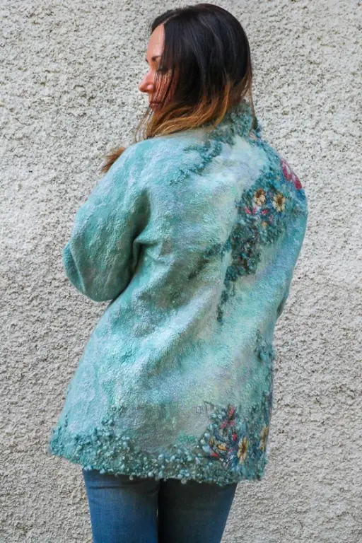 Пальто в технике валяния. Авторы Екатерина Коршун т Ирина Халай Угринович. pinterest.com  