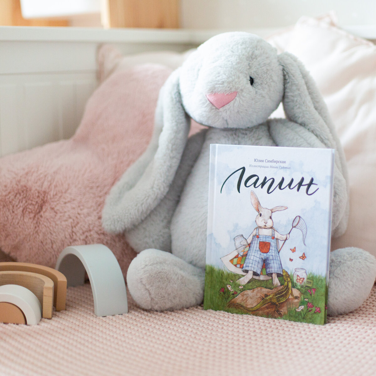 Книжка сама небольшого формата чуть больше А5