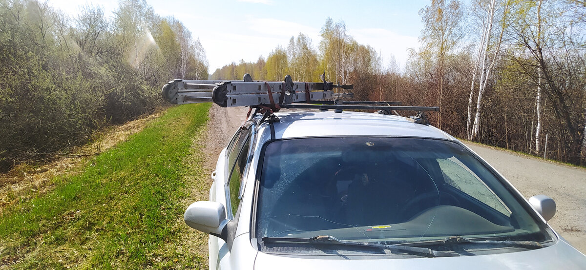 По пути пыталась лестница убежать. Видать ей тоже не понравилось грунтовое бездорожье )))