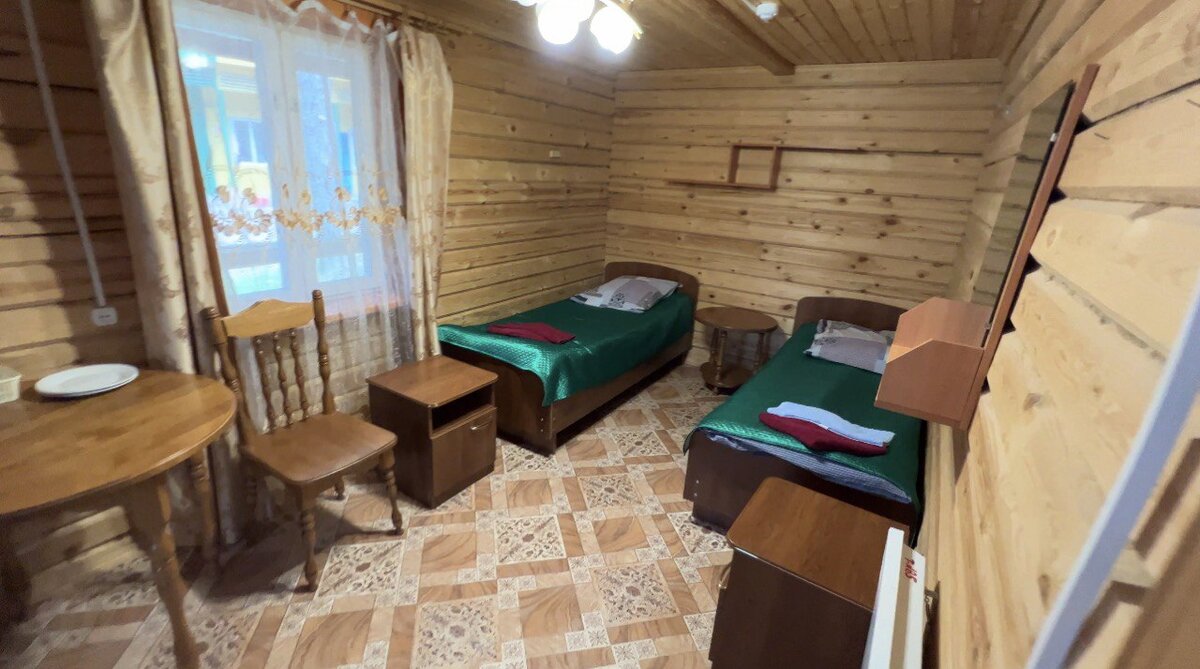 Внутри домика (комната).