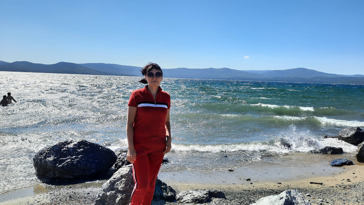 В ветренную погоду волны большие и мне на мгновение показалось,что я на море