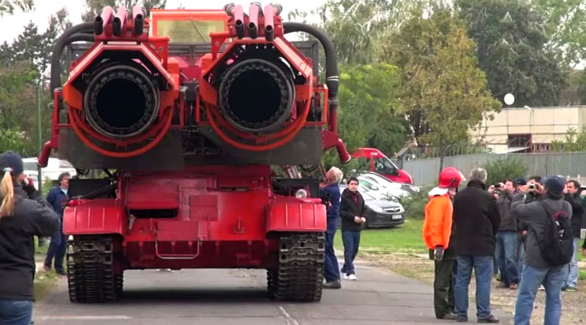 Самый мощный п. Пожарная машина ветерок на базе танка т-34. Пожарный танк big Wind. Пожарный танк на базе т-34. Big Wind на базе шасси т-34.