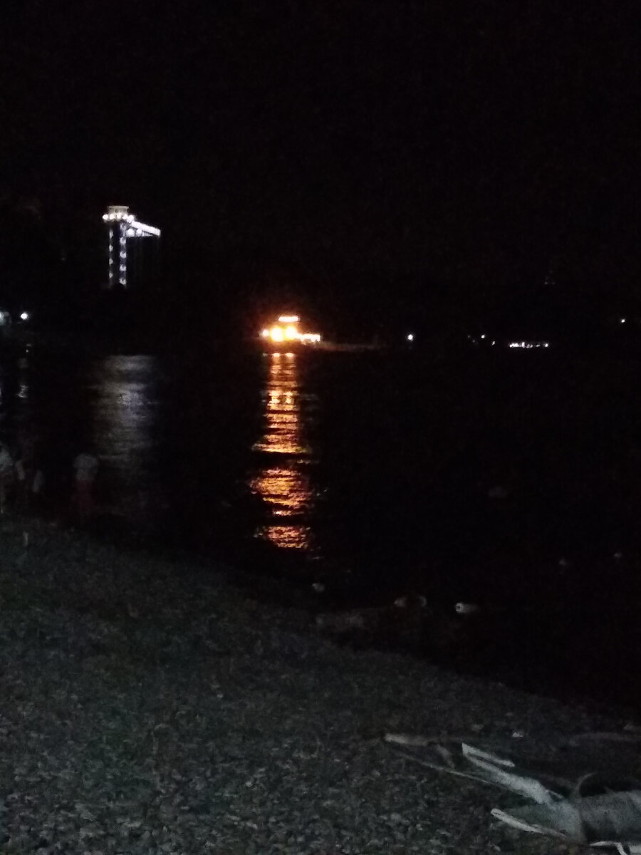 Небуг. Ночной пляж. Фото моё.