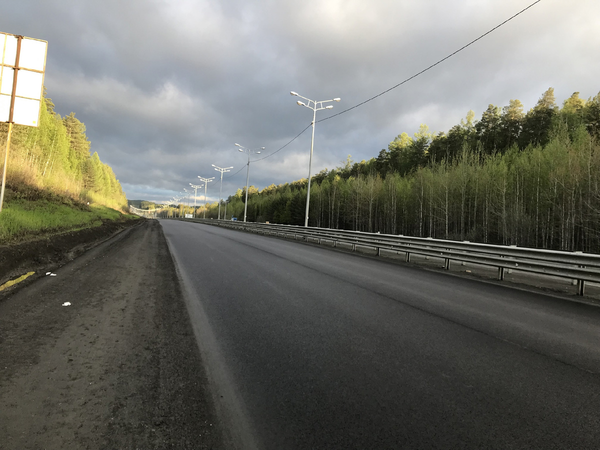 Тихое утро на въезде в город