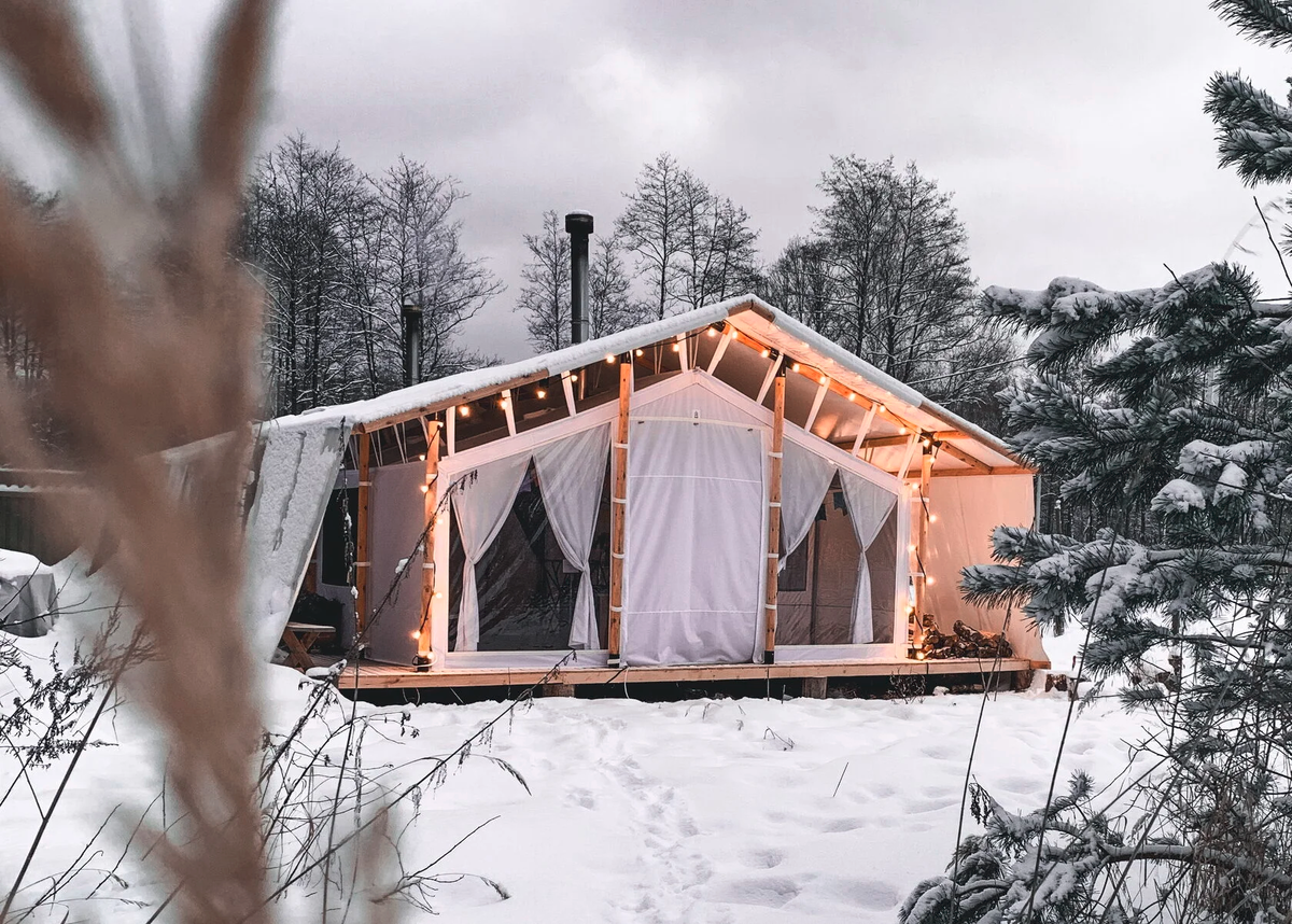 Утепленный «Пати Тент» в глэмпинге «Зеленая Тропа» 