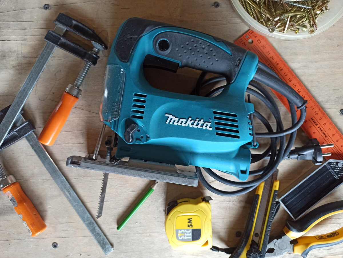 MAKITA 4329 .