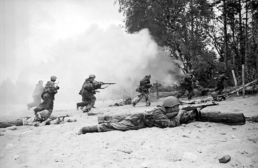 атаковали пехотой