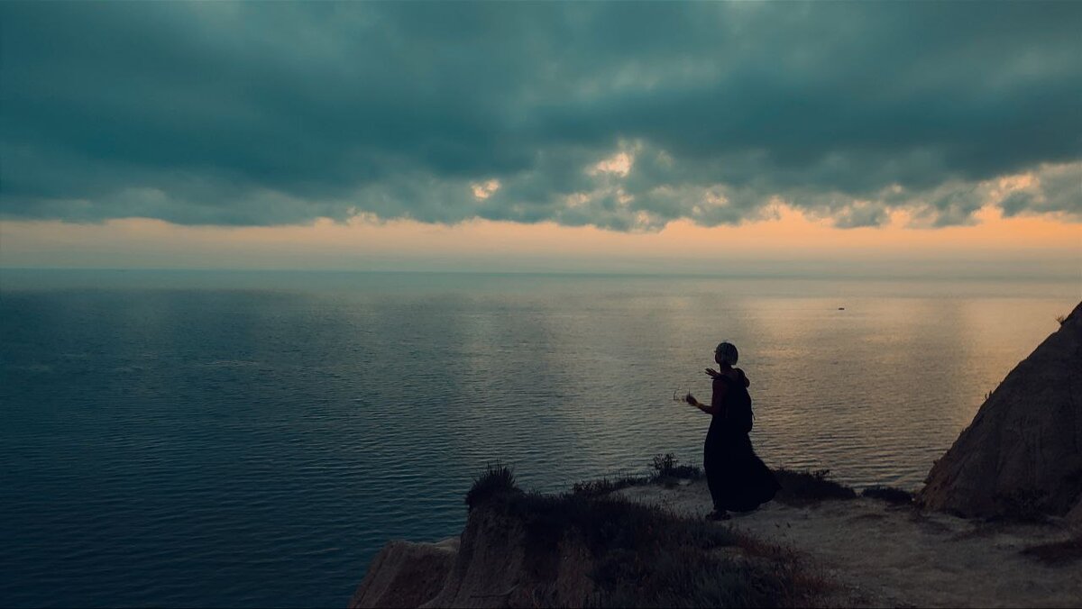 Танцы на утёсе.