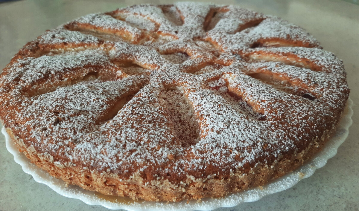 Готовый пирог под сахарной пудрой 