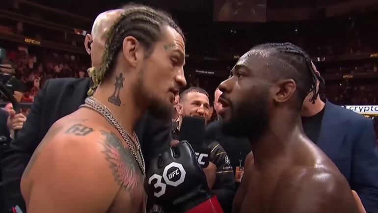    Шон О'Мэлли (слева) и Алджамейн Стерлинг.Скриншот с видео