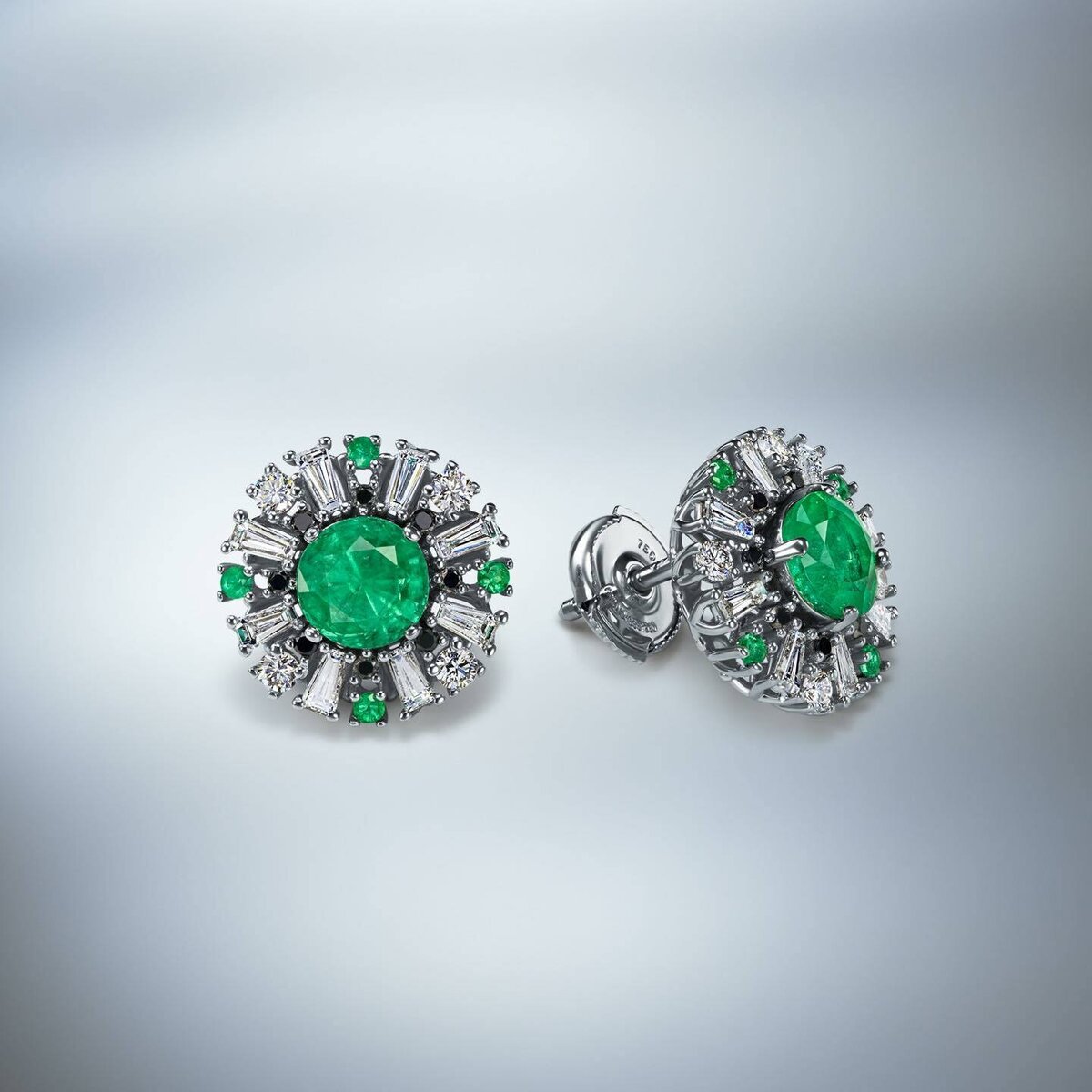 Авторские серьги с уральскими изумрудами от MJB - Источник: mjbgem.com