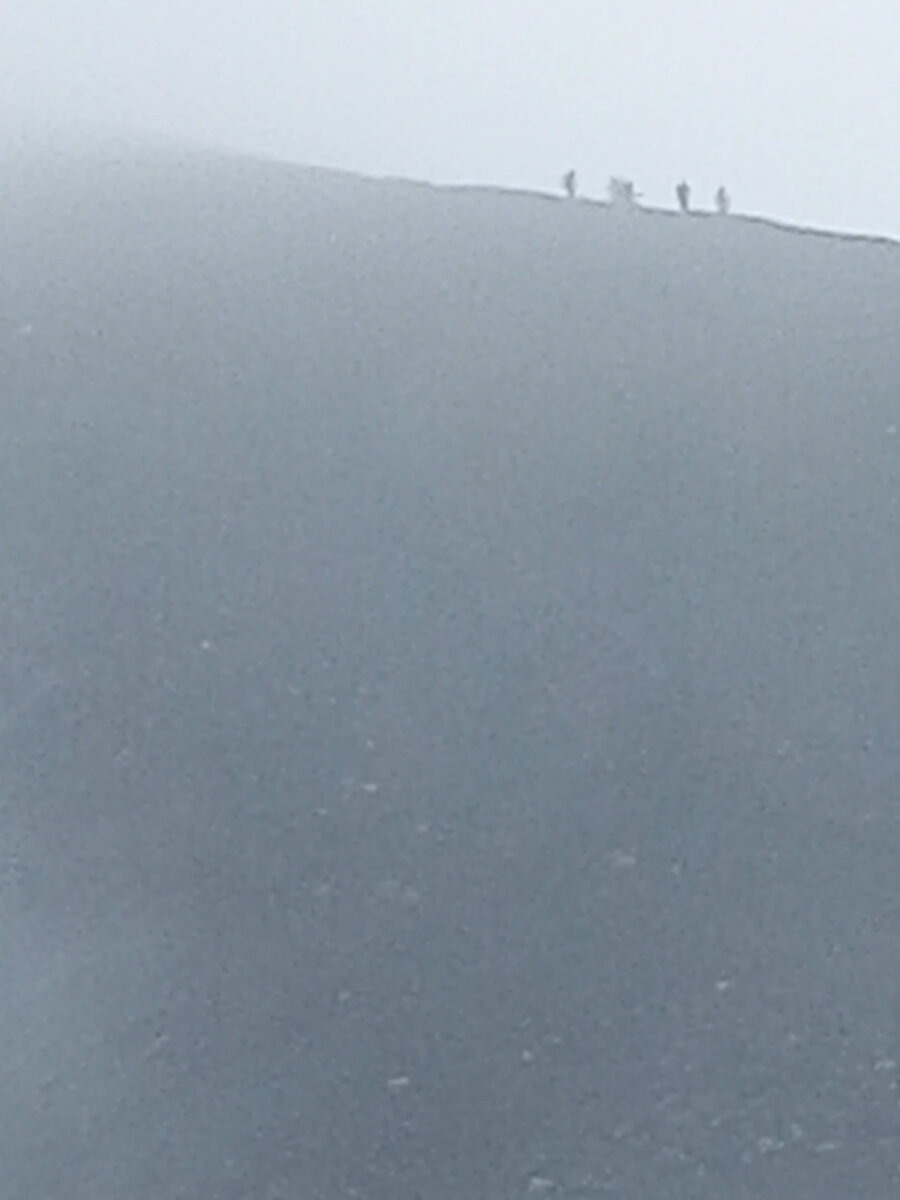 Вот так мы и шли по гребню, открытые всем дождям и ветрам. И дошли!