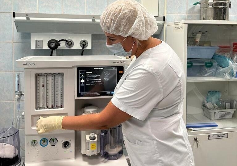    В ОКБ Ханты-Мансийска установили современные наркозно-дыхательные аппараты от крупнейшего производителя из Китая