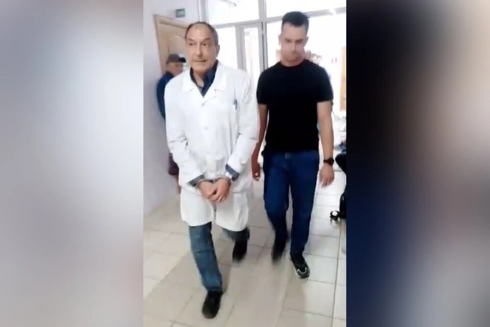    Олега Тюкалова вывели из кабинета в наручниках Юлия Полякова