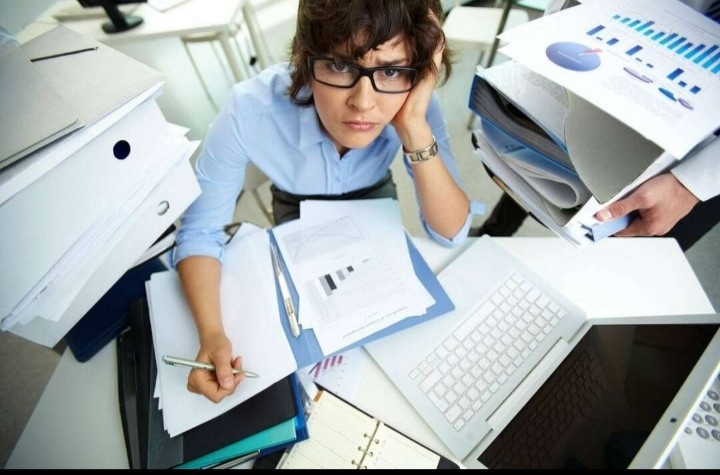 После отпуска я обновила резюме и начала поиск. Вакансия простая "секретарь" или подобные.