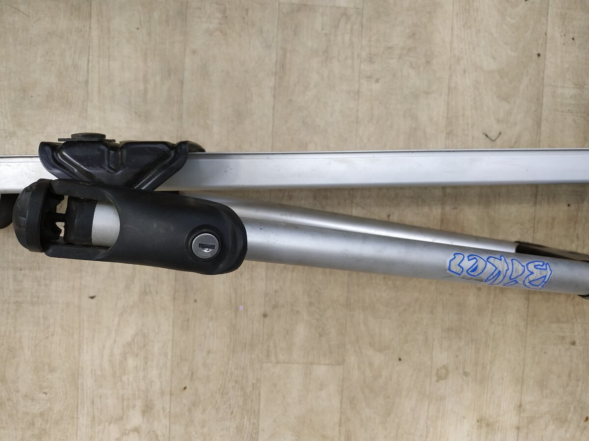 Всё это изделие не влезло на фотографию , здесь та его часть , которая с замком.