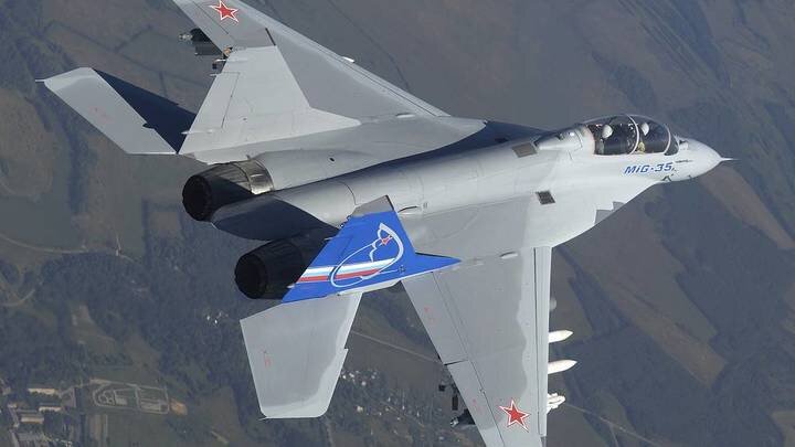 "Боевой акробат" в полёте.