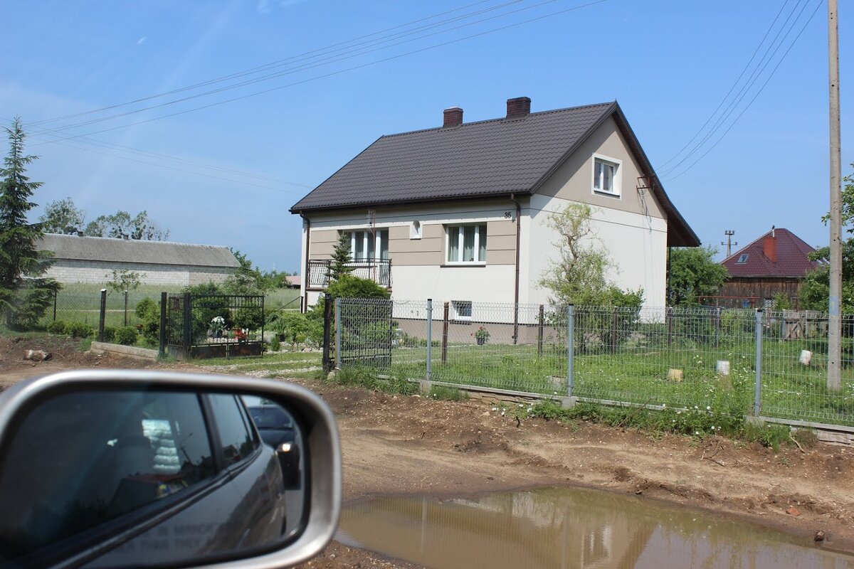Небольшой городок на трассе, вид после ливня