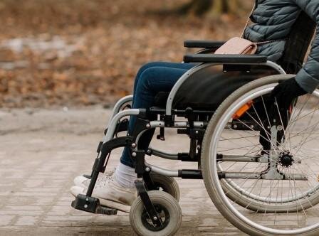 Парализация ног : Фото с сайта istok.com