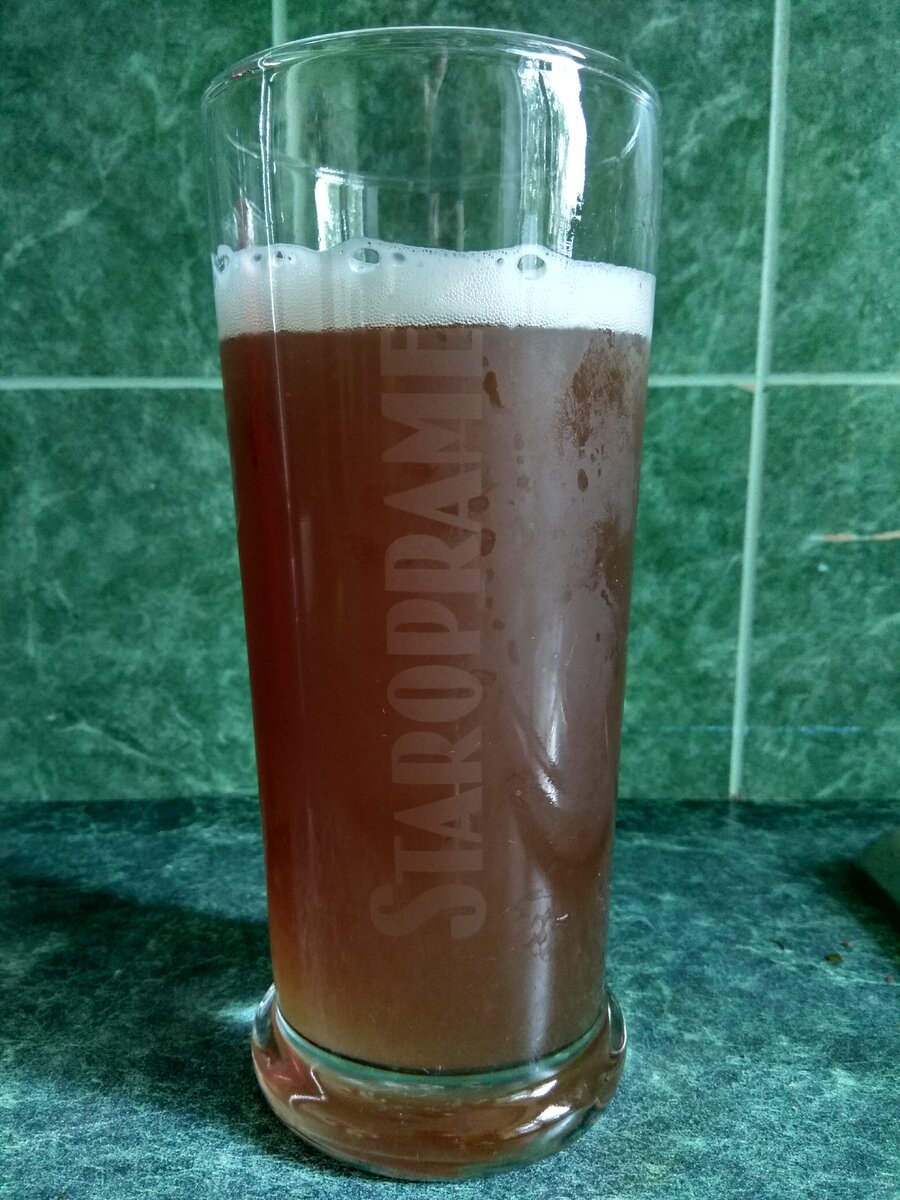 Да, это уже становится традицией, в каждом новом обзоре будет новая кружка или бокал из моей коллекции. Этот я купил в Праге.