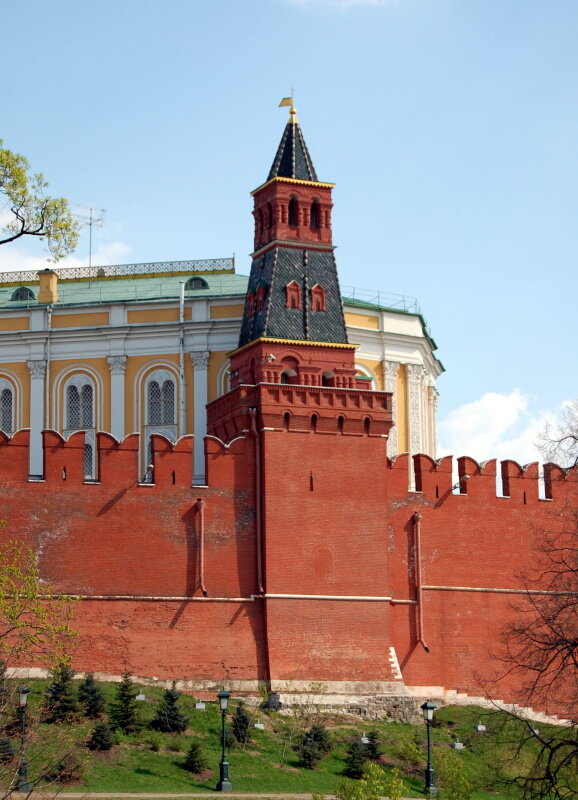 1 безымянная башня московского кремля. Башни московского кремля схема. 1 безымянная башня кремля. 20 башен московского кремля. Оружейная и комендантская башня московского кремля.
