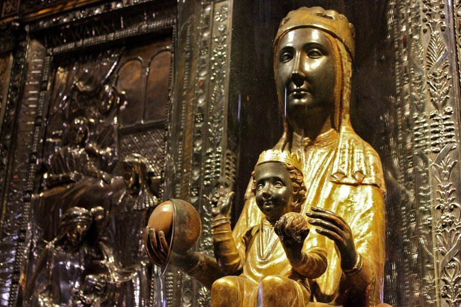 Чёрная мадонна в монастыре Монсеррат. Из свободных источников