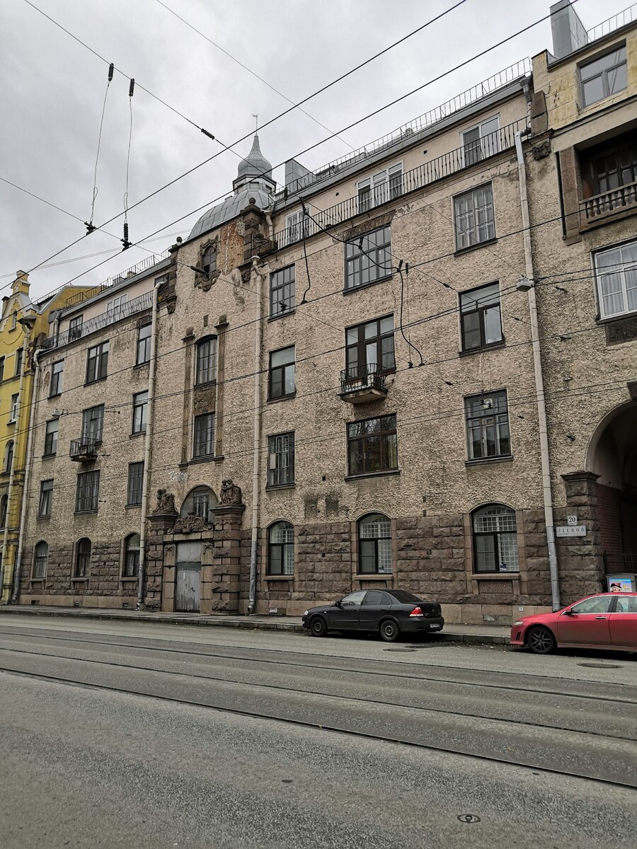 Вид на парадную. Дом Нобеля.