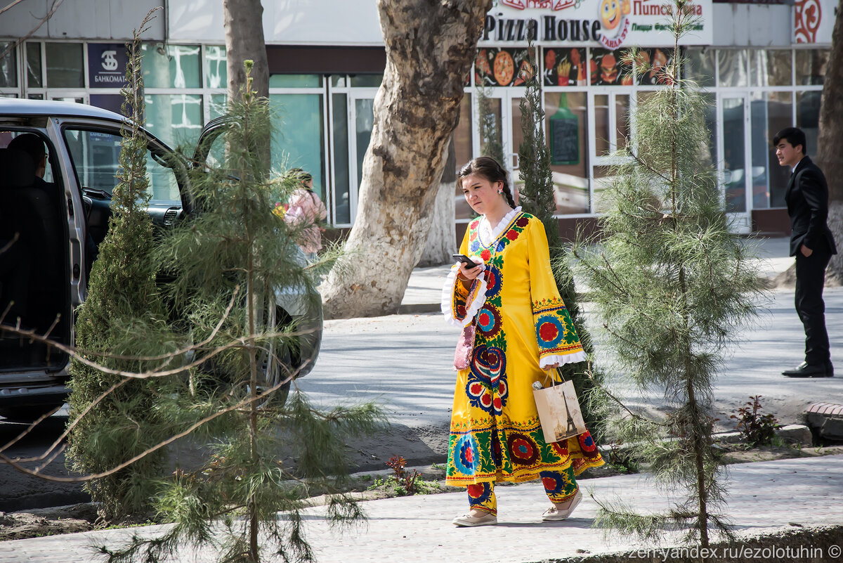 Чуждая одежда: как будут защищать национальный костюм в Таджикистане