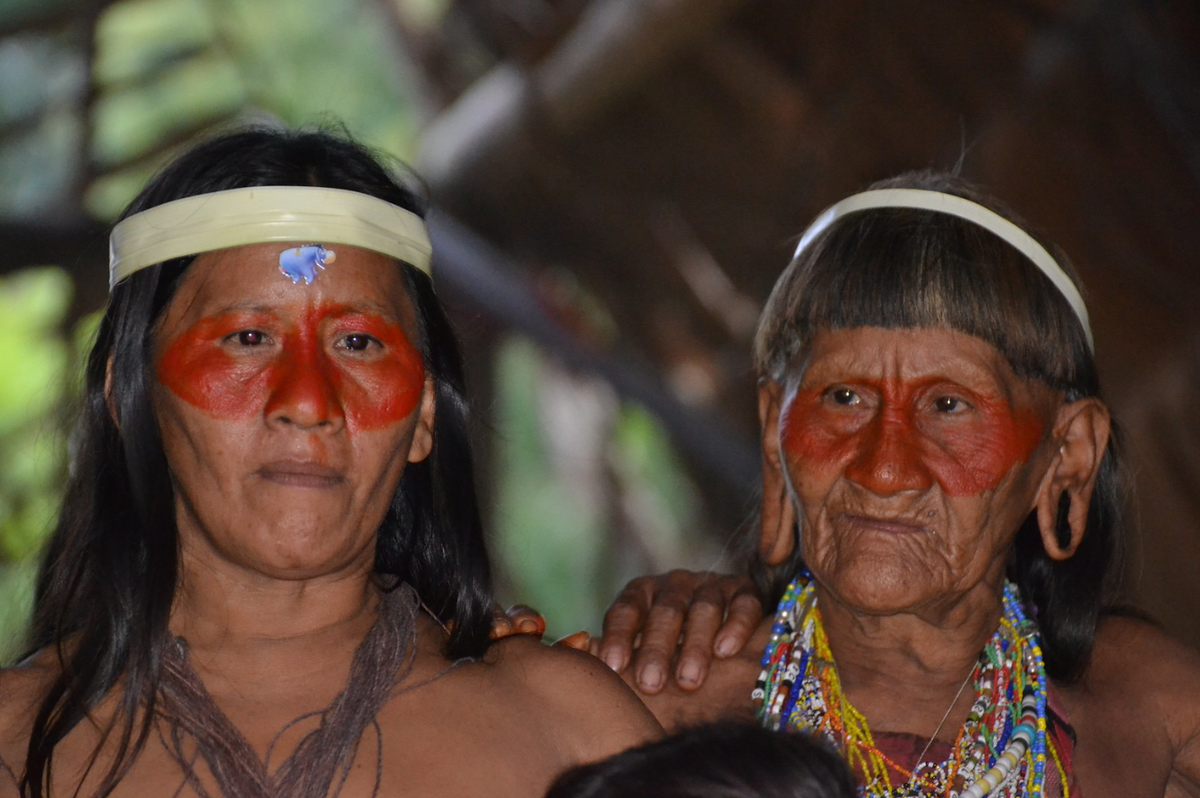 Племя знаменитая. Индейцы ваорани Эквадор. Эквадор ваорани племя ваорани. Индейцы племени Корубо.