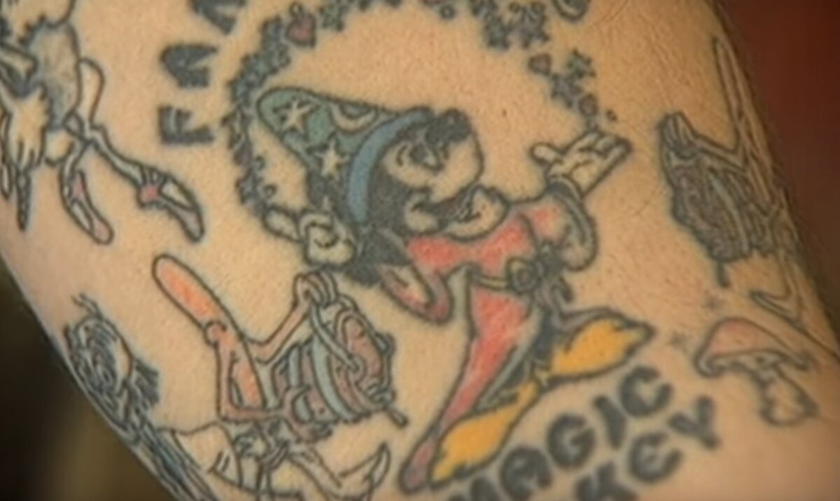 Первая татуировка Джорджа С. Рейгара - Микки Маус из м/ф "Фантазия"