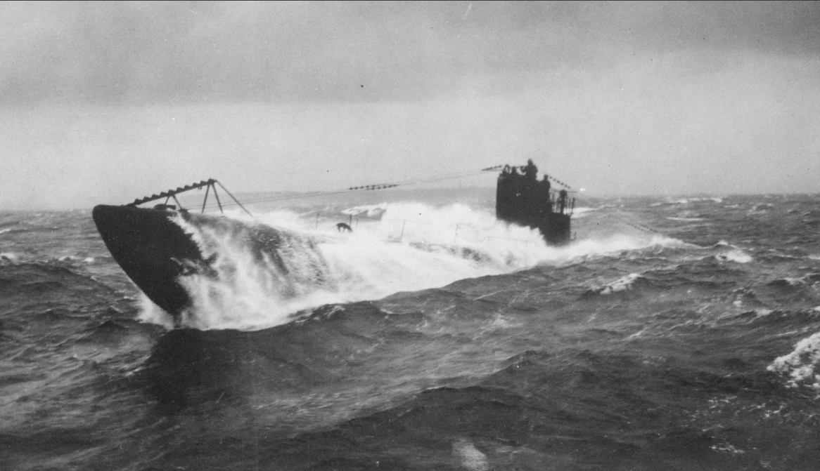 Подводная лодка типа UB-III , UB-85  ( однотипная лодка UB-116) выходит в море. Фото из Интернета.