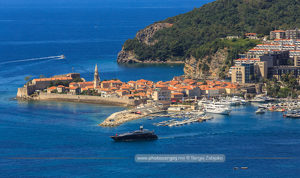 Туристическая "Мекка" Черногории - Будва. (Фото: Сергей Забияко http://www.photosergey.me).