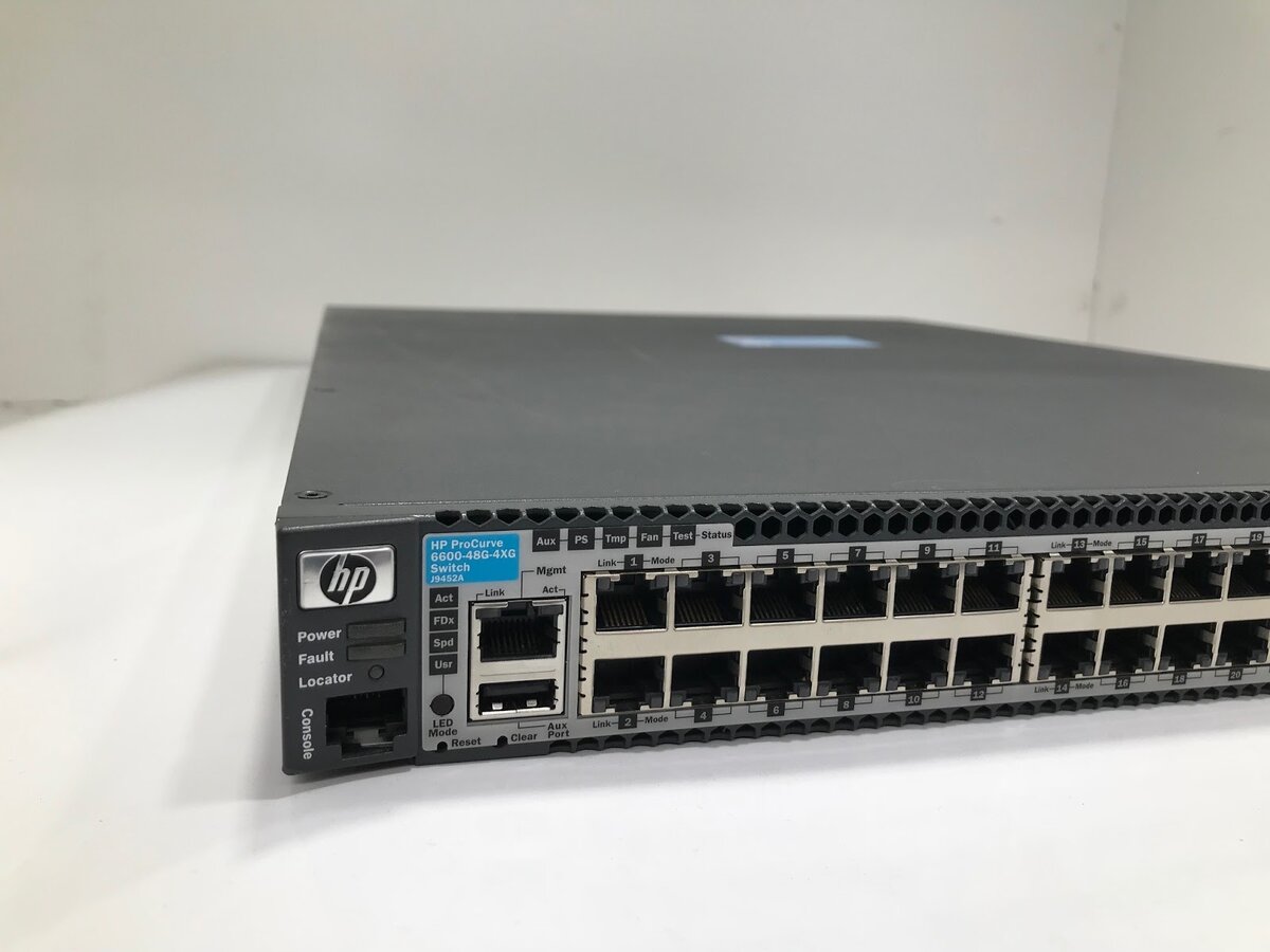 HP Enterprise — один из крупнейших производителей и поставщиков сетевого оборудования. Среди ассортимента этой компании представлены в том числе и коммутаторы: это специальные устройства, которые предназначены либо для проводного подключения нескольких компьютеров, либо для соединения компьютеров в локальную сеть.