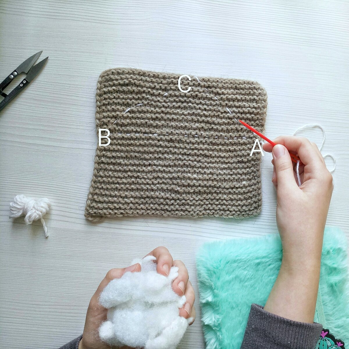 Треугольник должен быть равнобедренным, стежок поровнее :)