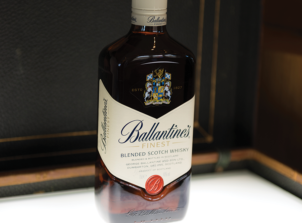 Баллантинес. Виски Балан Баллантайнс. Баллантайнс виски градусы. Виски шотландский купажированный Баллантайнс Файнест. Виски Баллантайнс Блэк.
