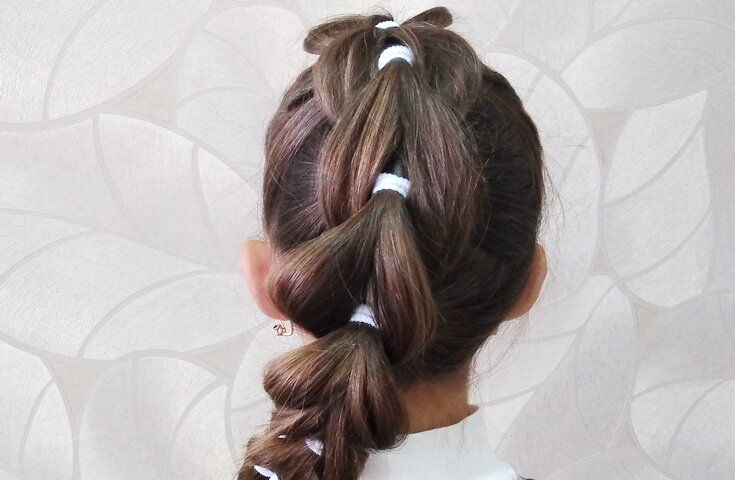 Объемная коса с помощью резинок. 