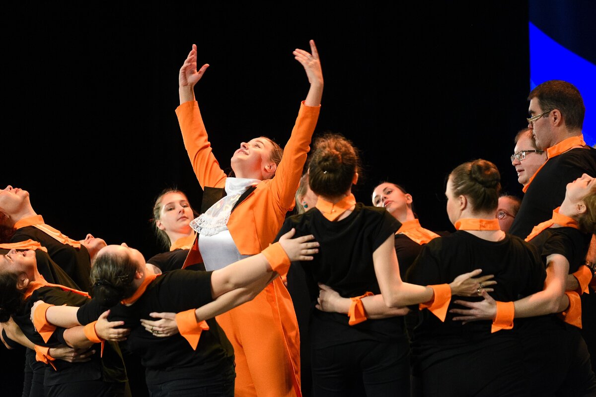 "Оранжевый хор", танцевальный коллектив "Одухотворение", хореограф Наталья Головкина, Москва, 2019 г.